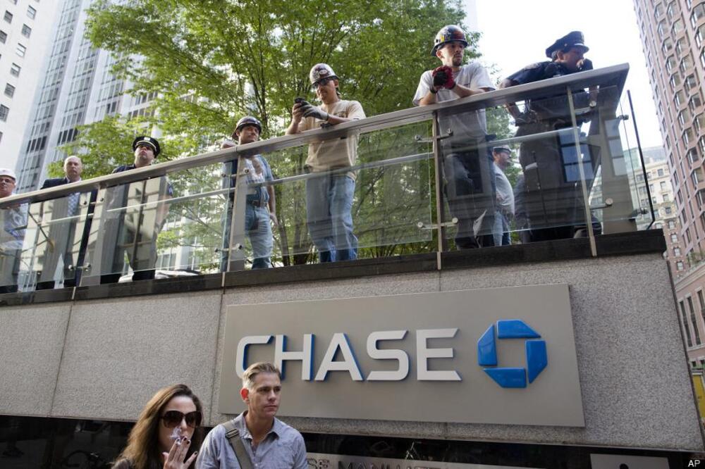 Protesters above chase bank 