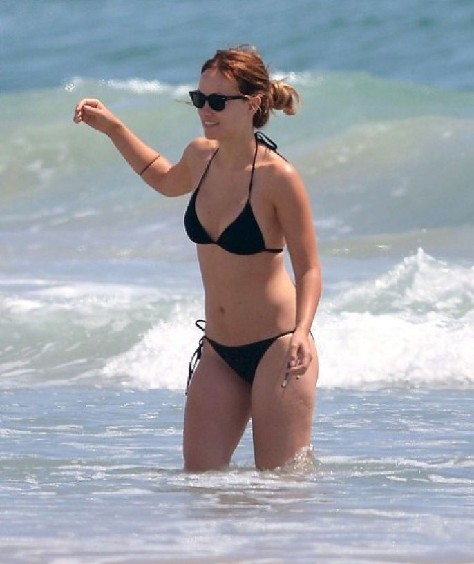 Olivia Wilde getting into the ocean 