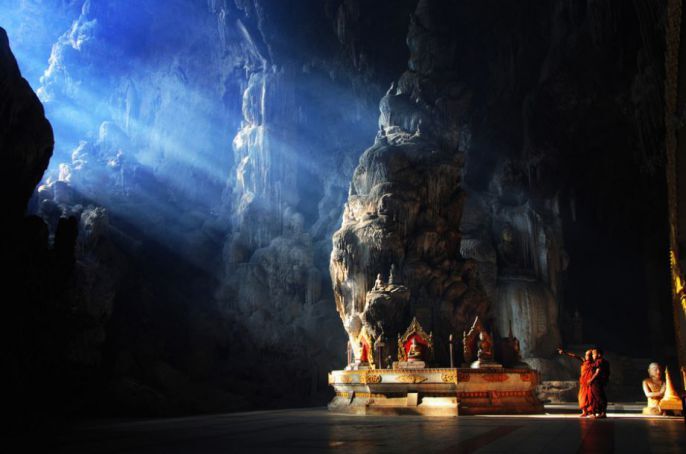 Light shines in cave 