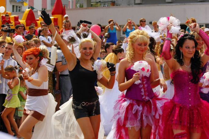 colorful brides 