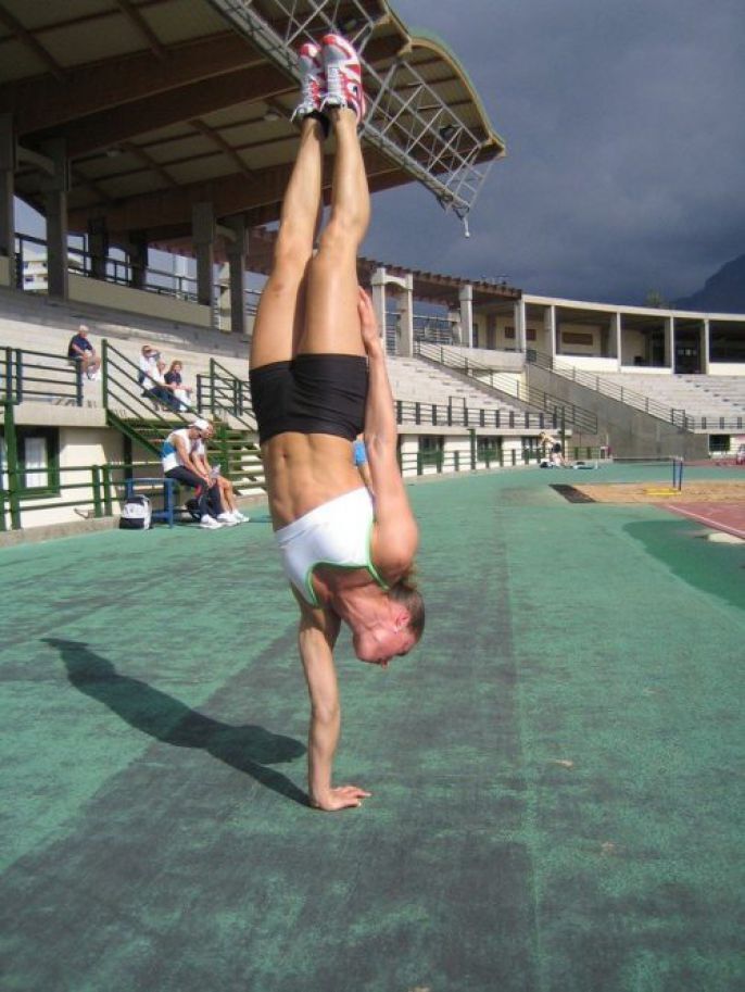 One Handed Hand stand 