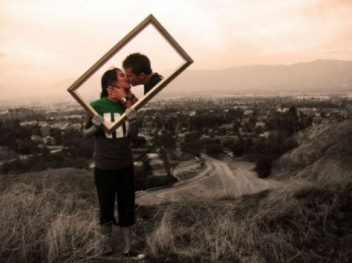 Incredible Artistic Couple Kissing 