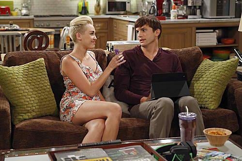 Ashton Kutcher And Miley Cyrus Cuddly On The Couch 