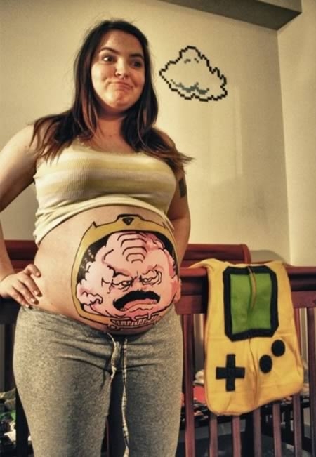 12 Craziest Pregnant Costumes