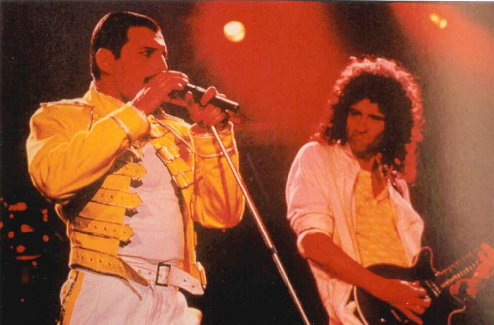 Amazing Stage Shows: Queen