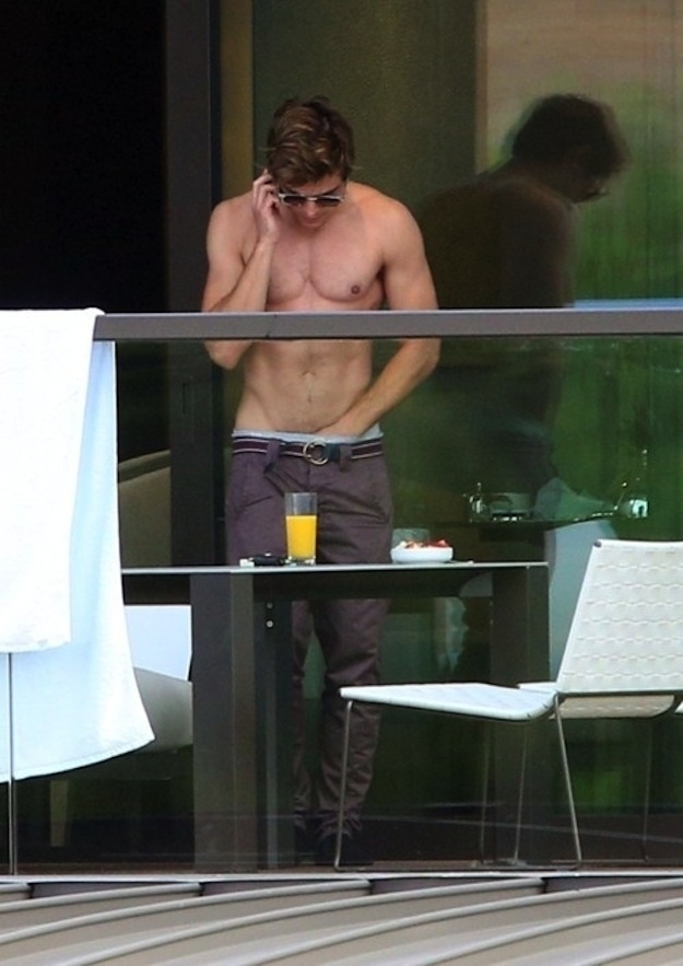 The Absolute Best Pictures Of Zac Efron On The Internet