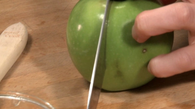 Slice 5 apples in half lengthwise.