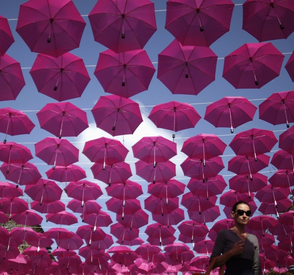 400 Pink Umbrellas