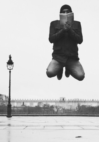 Magical Levitating Photographs! =O OMG!