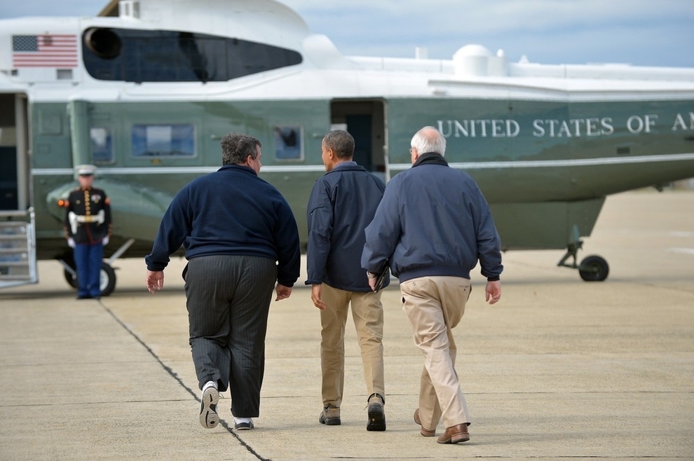 President Obama and Governor Christie walk to Marine One to view storm damage. 