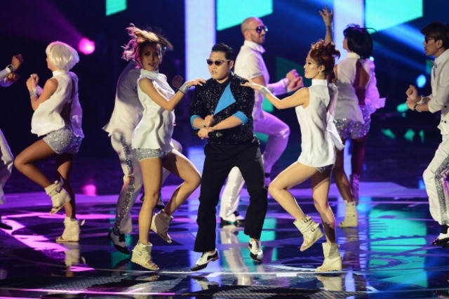 Heidi Klum And Psy Do "Gangnam Style" For The MTV EMAs