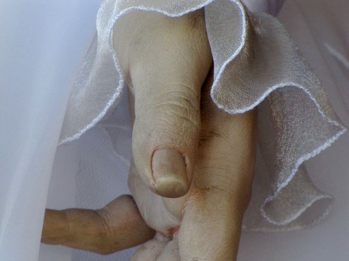 The Creepiest Mannequin Ever Lives in a Bridal Shop