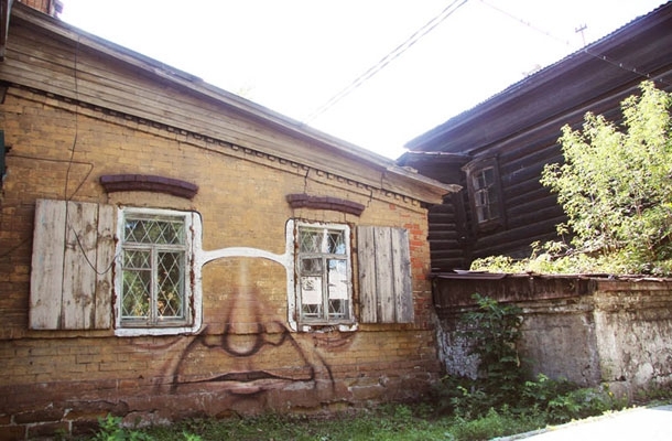 Russian Graffiti Artist Turns Buildings Into Giant Characters 