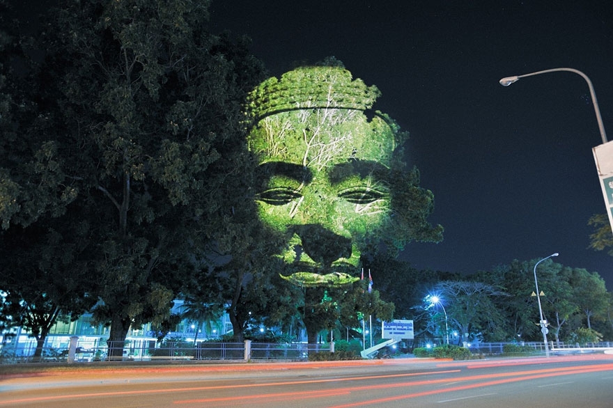 Haunting 3D Projections on Trees by Clement Briend 