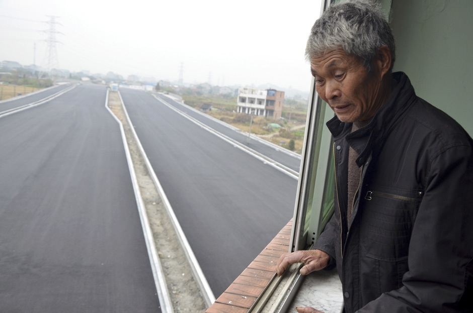 Homeowners don't give up. China builds highway anyways. 