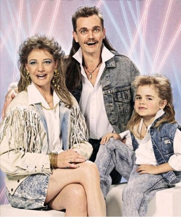 Funky Crazy Awkward Family Portraits for your LOLz 