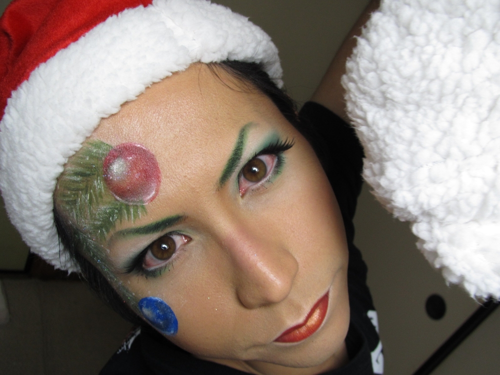 How NOT To Wear Christmas Makeup