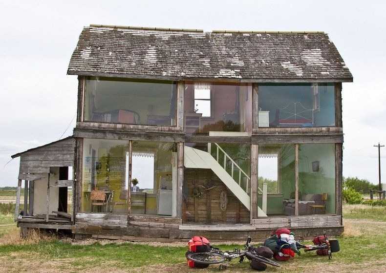Abandoned Farmhouse Transformed Into Life Size Dollhouse