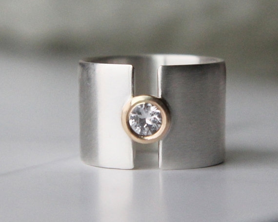 Engagement Rings: Modern, Simple, and Chic