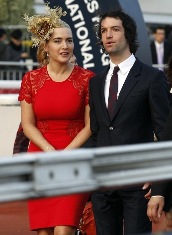 Kate Winslet is OFF THE MARKET!