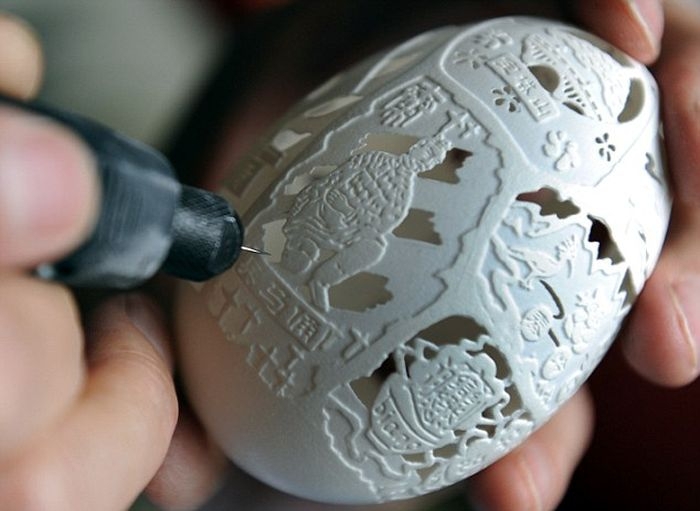 Sculptures from Egg Shells 