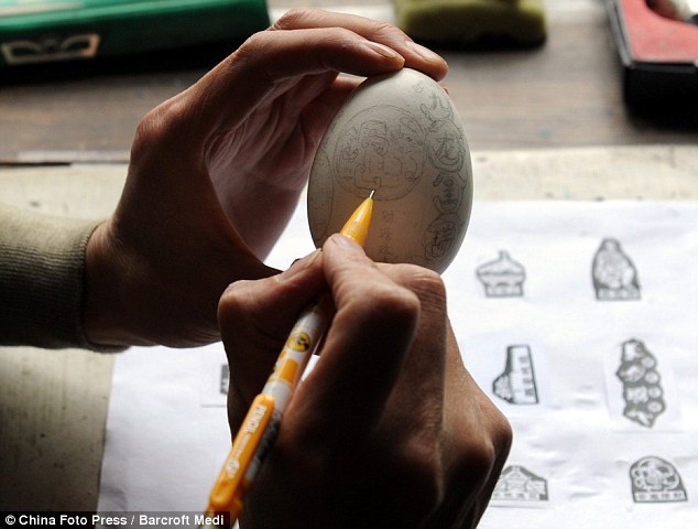 Sculptures from Egg Shells 