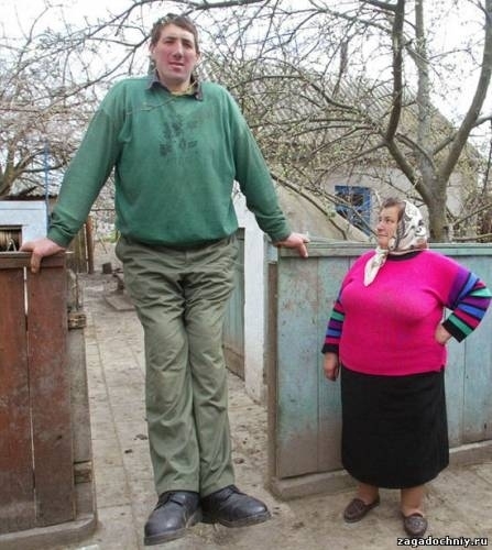 Meet Leonid Stadnik: Tallest Man on Earth?
