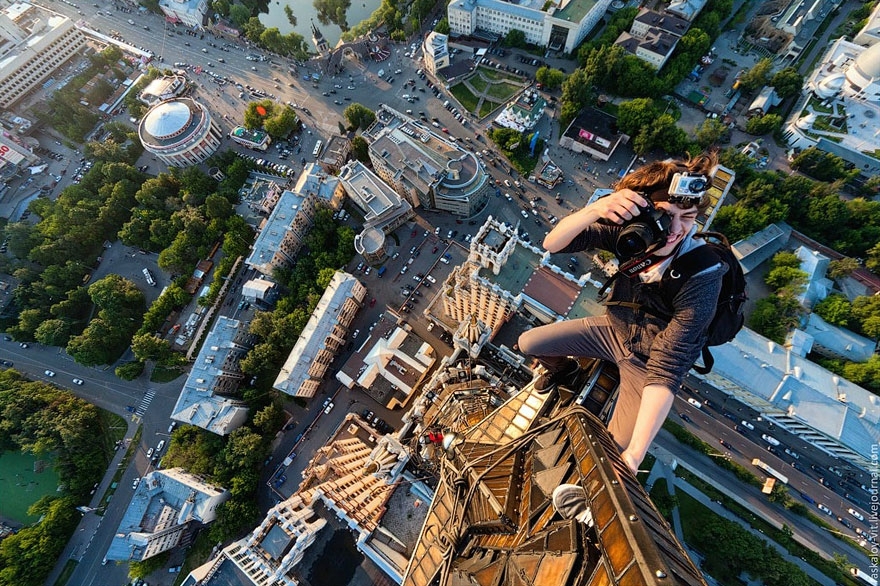 Skywalkers in Russia. Enough to Make your heart pump in your chair