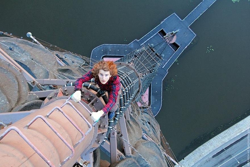 Skywalkers in Russia. Enough to Make your heart pump in your chair