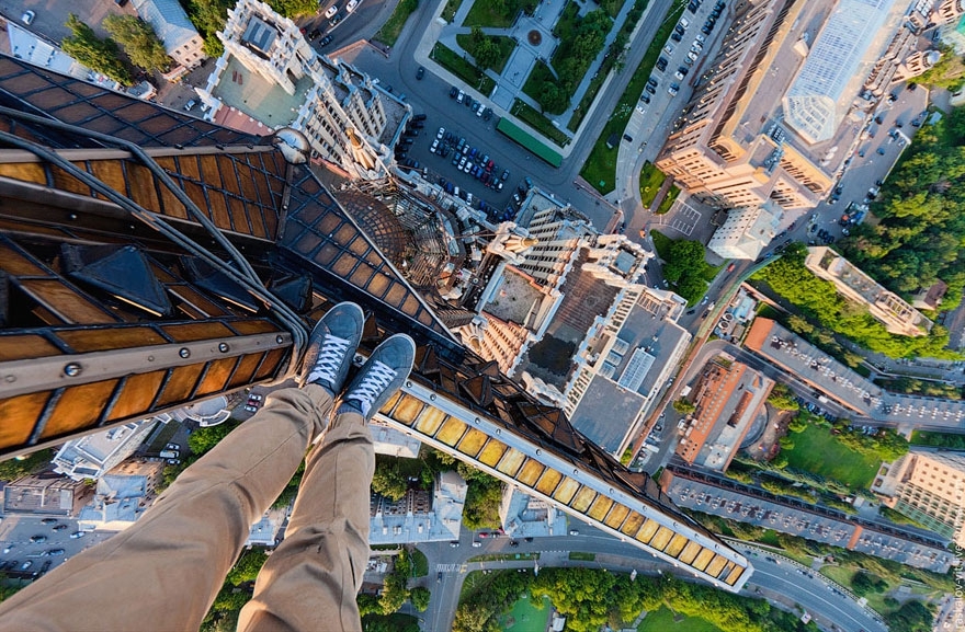 Skywalkers in Russia. Enough to Make your heart pump in your chair