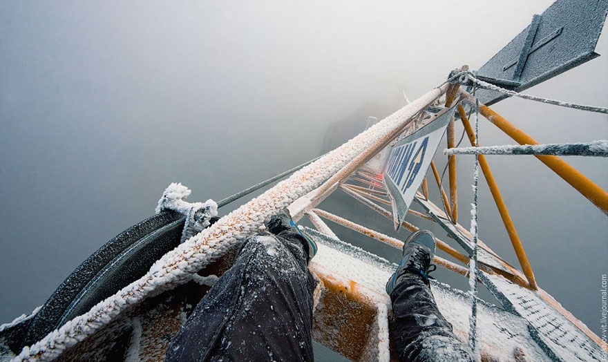 Skywalkers in Russia. Enough to Make your heart pump in your chair