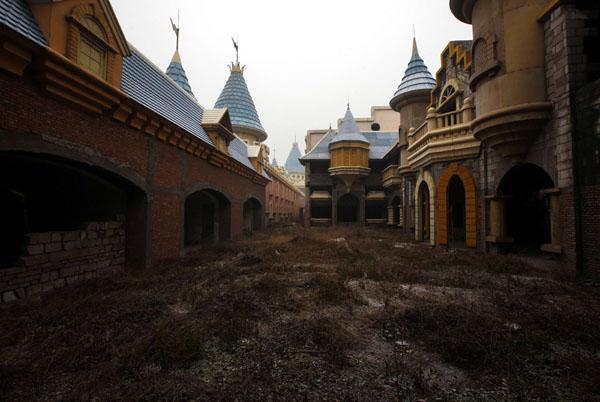 China’s deserted fake Disneyland