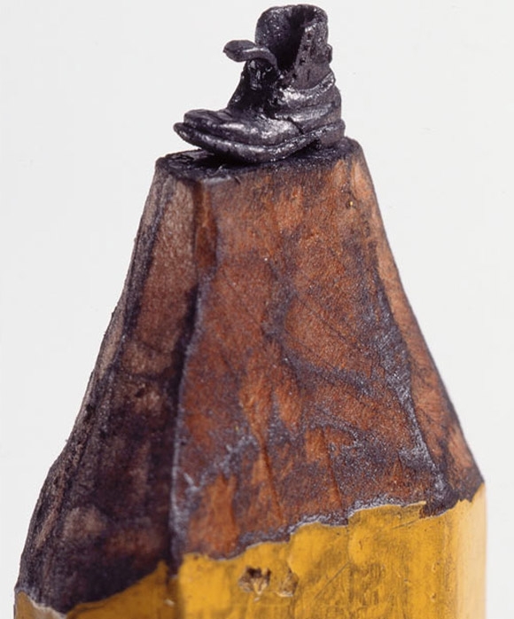 Tiny Sculptures On The Tip Of a Pencil 