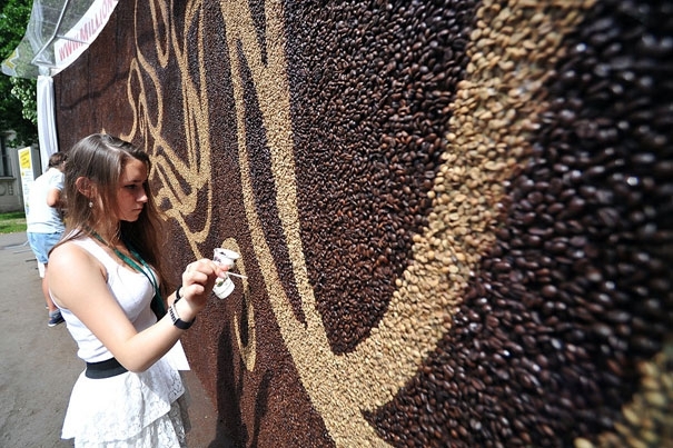 World’s Largest Coffee Mosaic Made of 1 Million Coffee Beans 