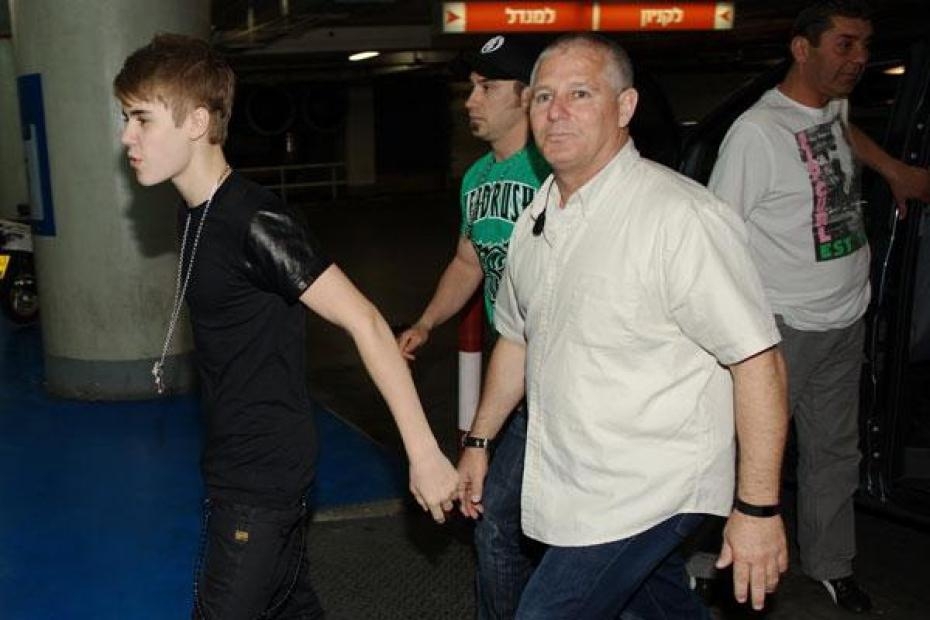 Bieber's Bodyguard Suing For Assault!!! Another one?!