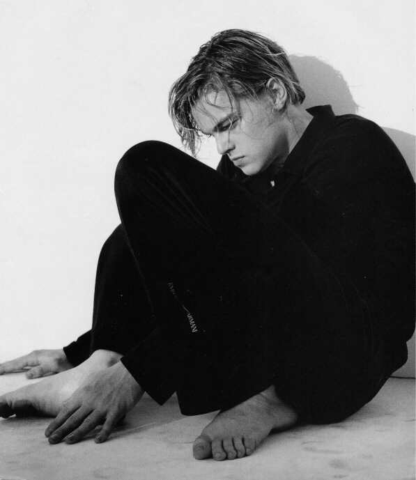 Most Puzzling Pictures Of Leonardo Dicaprio Ever Taken