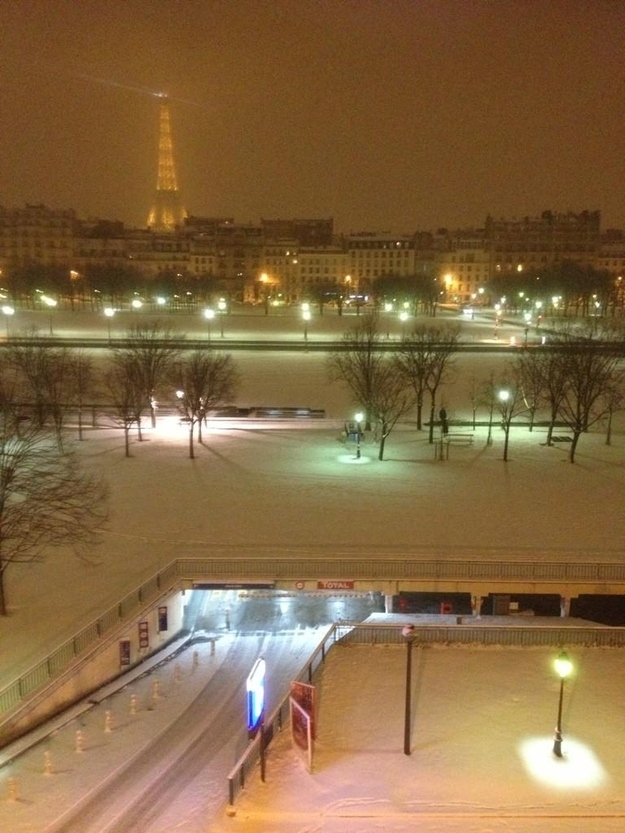 Beautiful Pictures Of Paris Under Snow