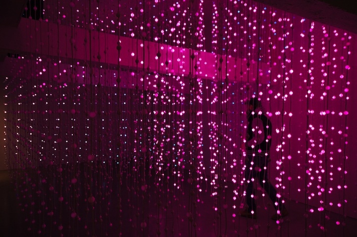 8,000 Lights Form a Mind-Boggling Interactive Space