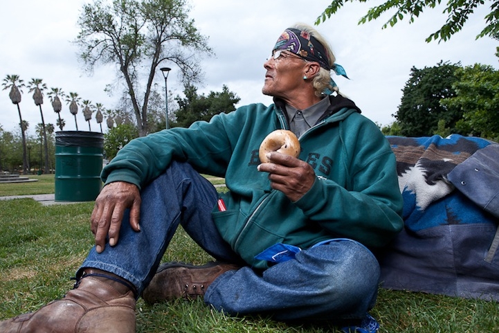 Photographer Trades a Bagel with the Homeless for a Story