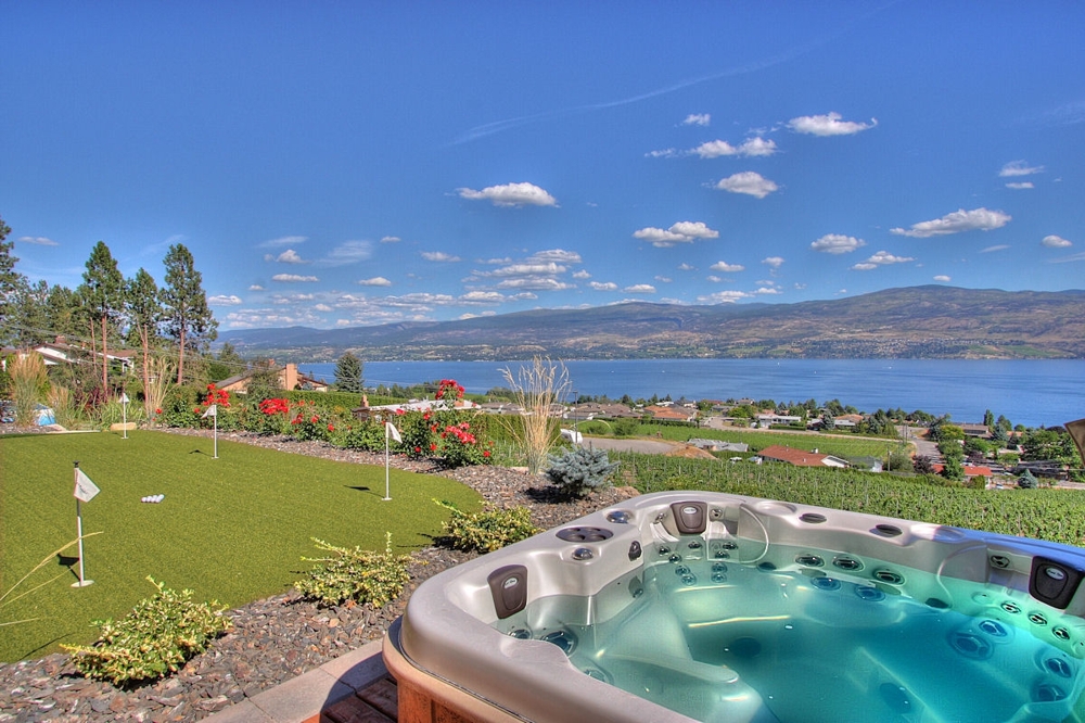 Breathtaking Hot Tub Views!