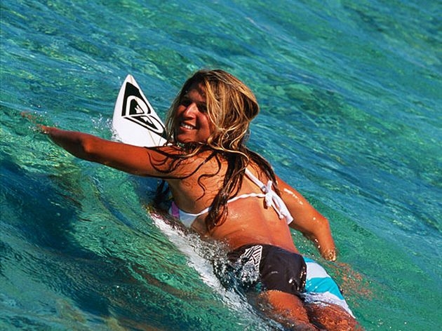 Top 10 Hottest Surfer Girls from Around the World 