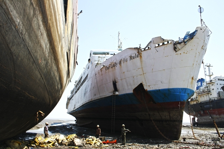 Alang. Where ships go to die 