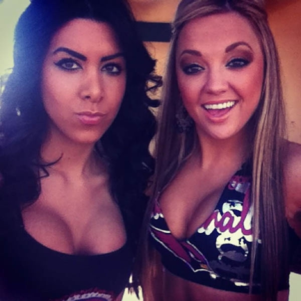 Sexy Waitresses from Twin Peaks Restaurants 