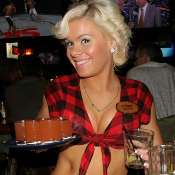 Sexy Waitresses from Twin Peaks Restaurants 