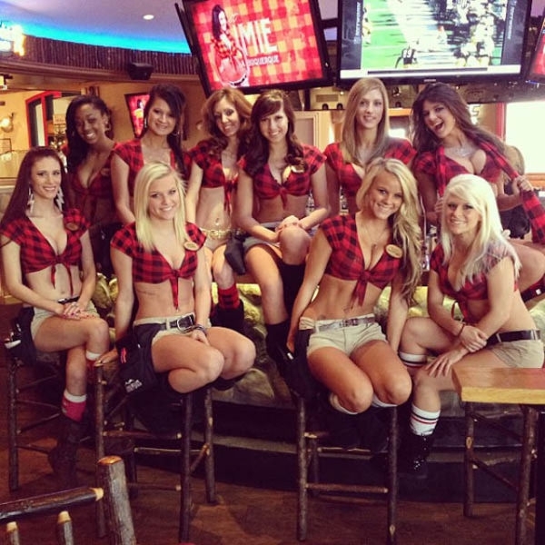 Sexy Waitresses from Twin Peaks Restaurants 