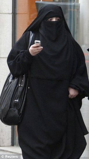 Niqab-wearing attacker threw acid in the face of a girl