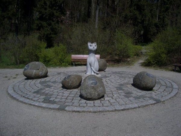 Memorials To Cats 