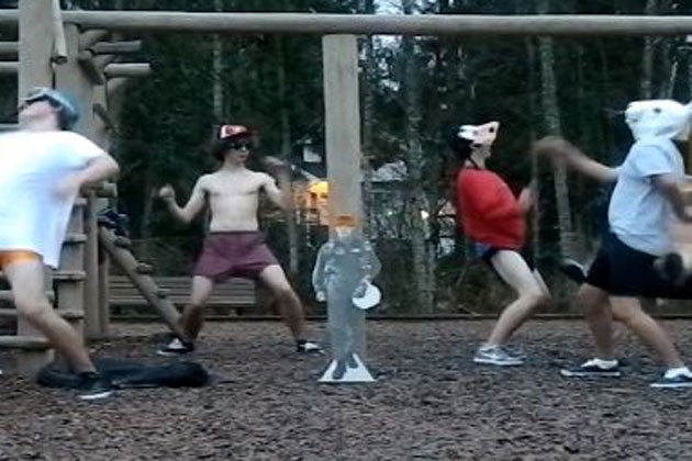 Everybody’s Doing the Harlem Shake Everybody’s Doing the Harlem Shake