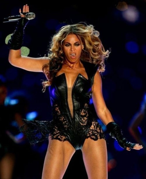 The internet makes fun of Beyonce’s halftime photos