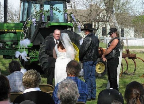 Funny and bizarre wedding photos
